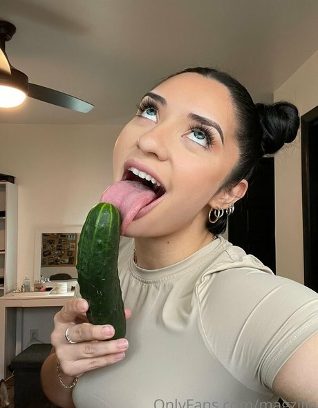 Magzilla Magzillac star du porno sexy photos