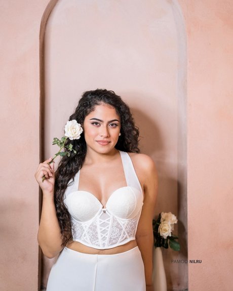 Sandani Fernando xxx étoile collection