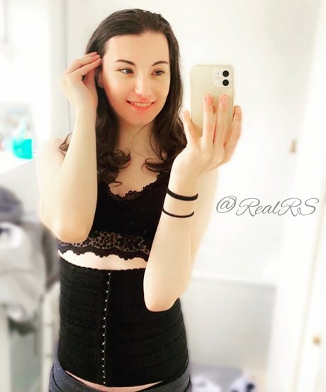 RealRS modèles nus des photos