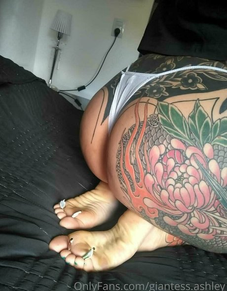 giantess ashley joli modèle images