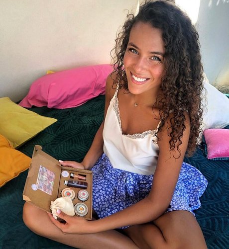 Illana Barry modèle artistique galerie