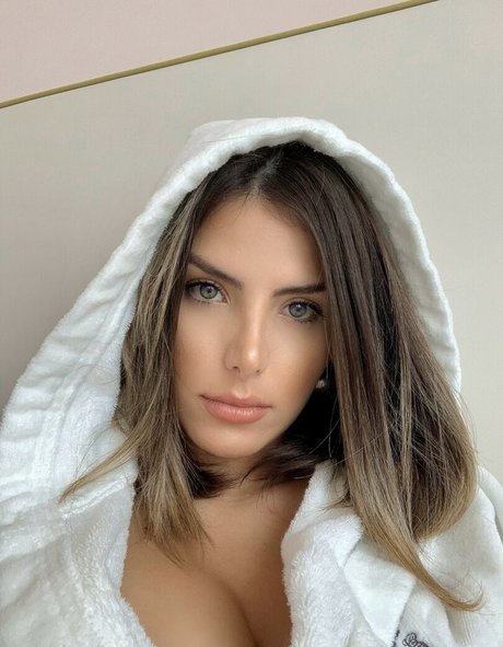 déshabillage onlyfans nu sympa img