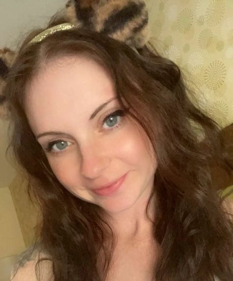 MudslinginTrainwreckVIP modèle nu images