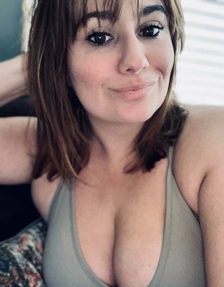 LillyBehave star du porno belle photo