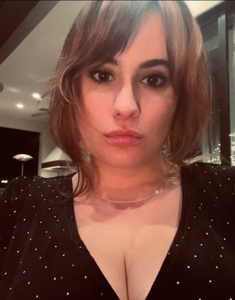 LillyBehave étoile nue photos