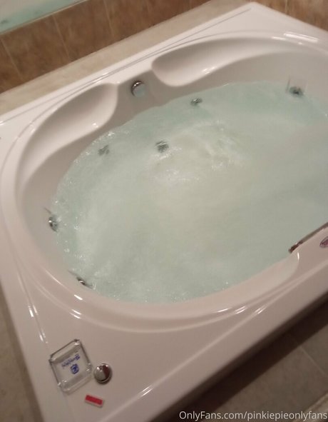 pinkiepiemid étoile chaude galeries