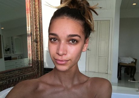 April Love Geary star du porno gratuite img