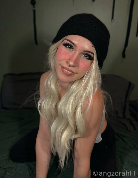 angzorahff mannequin photo