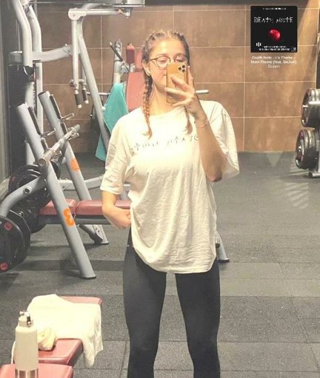 Nina Joy actrice adulte images