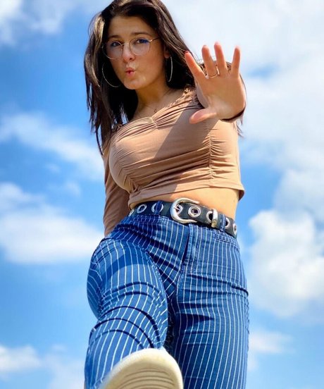 chaton courbé onlyfans belle sexy photo