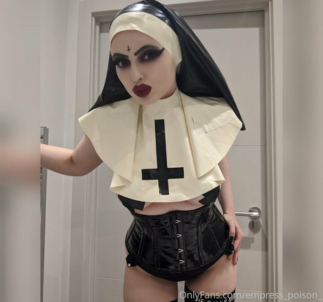 Empress Poison modèle porno img