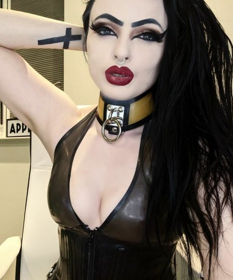 Empress Poison modèle adulte galerie