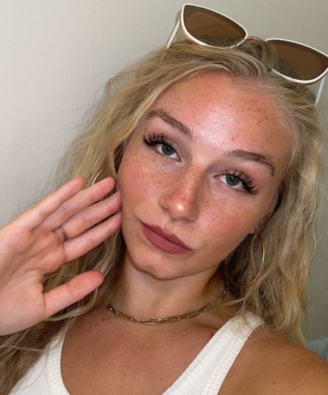 Hannah Alyssa Woods sexe de star du porno images