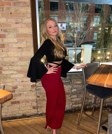 Hannah Alyssa Woods star du porno galerie