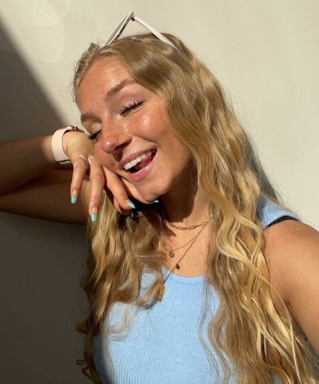 Hannah Alyssa Woods actrice de nus collection