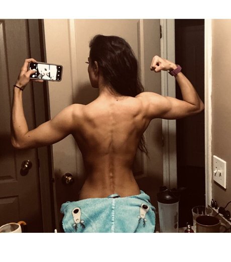 The Naughty Peach actrice adulte archive