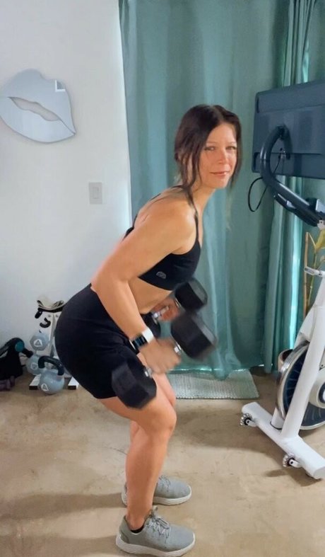 Kora Raw modèle magnifique photos