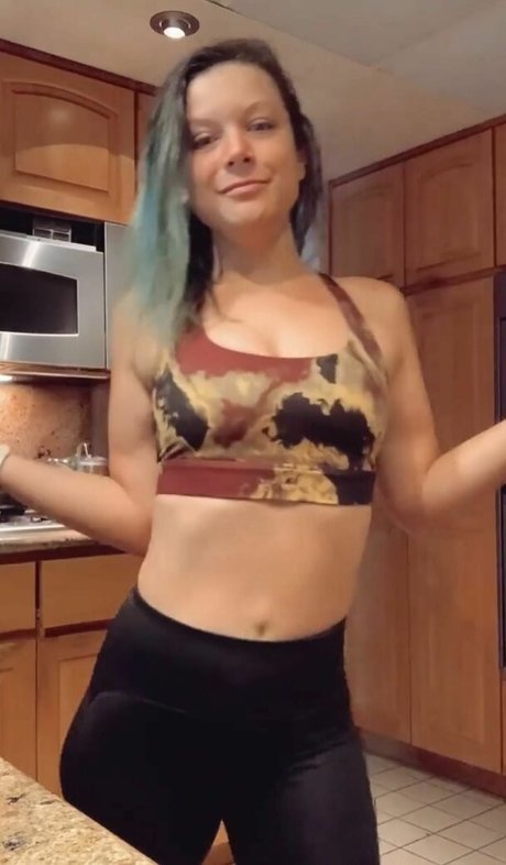 Kora Raw haut modèle images