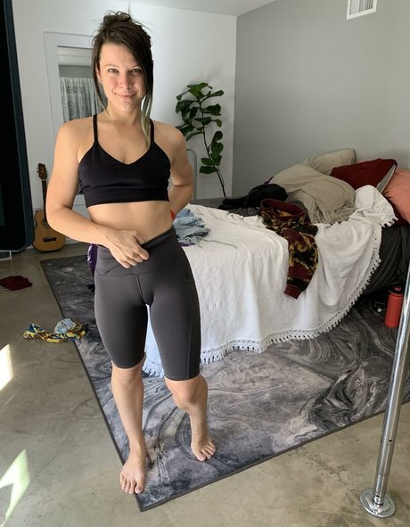 Kora Raw modèle adulte archive