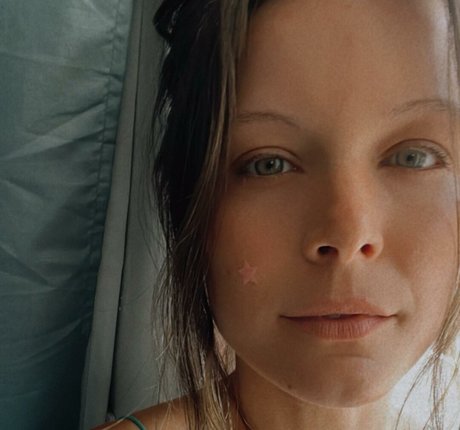 Kora Raw nus star du porno galerie