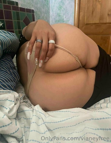 vianeyfree star du porno parfaite img