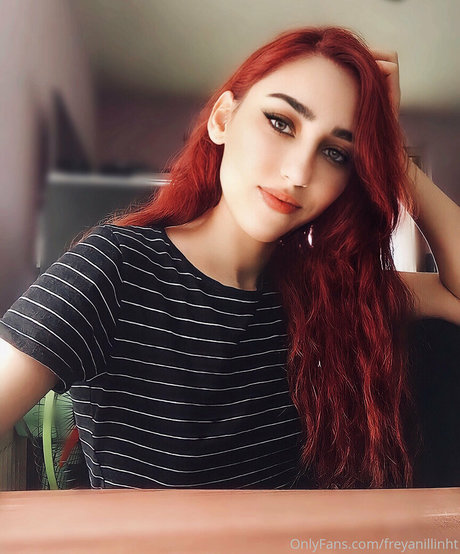 freyanillinht modèle pornographique collection