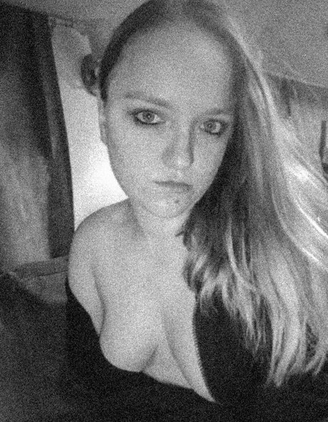 aprilrose1992 art modèle img