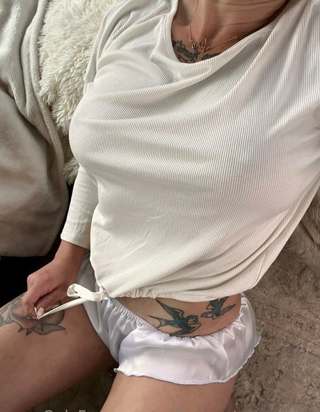 Valkyrieuntamed modèle artistique des photos