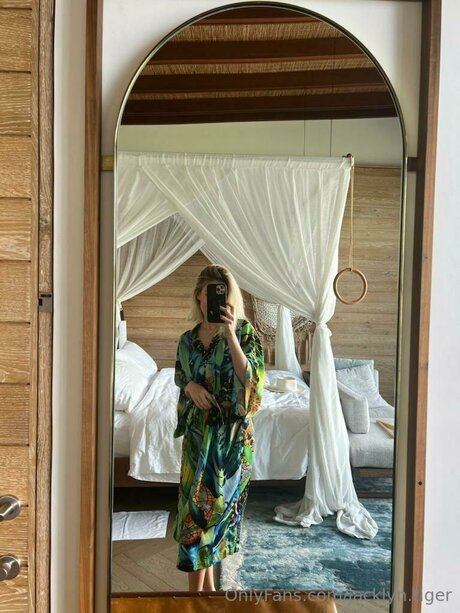 Jacklyn tiger star du porno xxx img