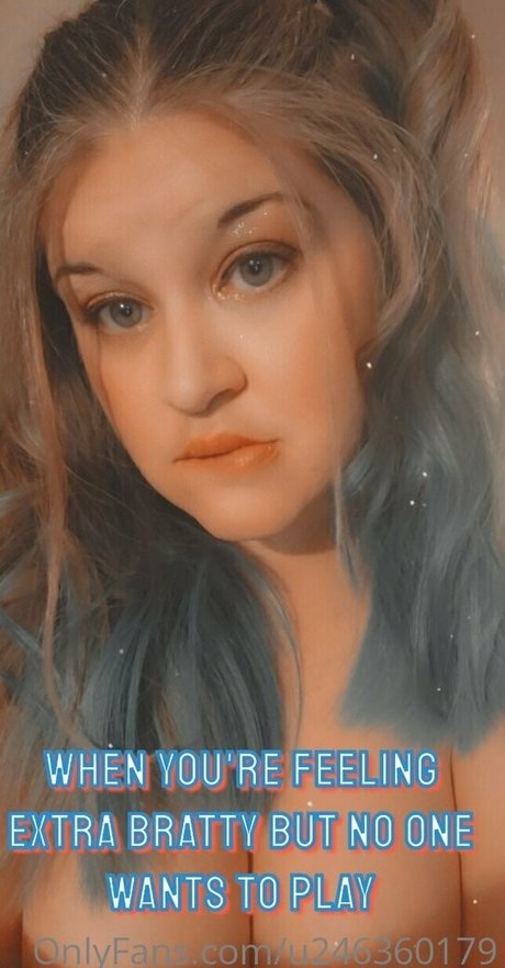 naughtylilnekofree star exclusive des photos