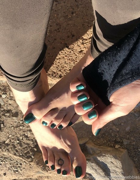 cutewebbies modèle nu des photos