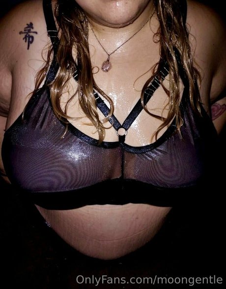 moongentle modèle sexy image