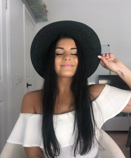 Jesy Lee modèle pornographique images