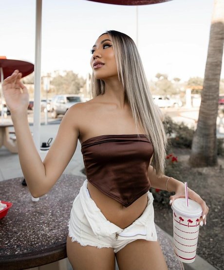 Elizaachar étoile sexy galerie