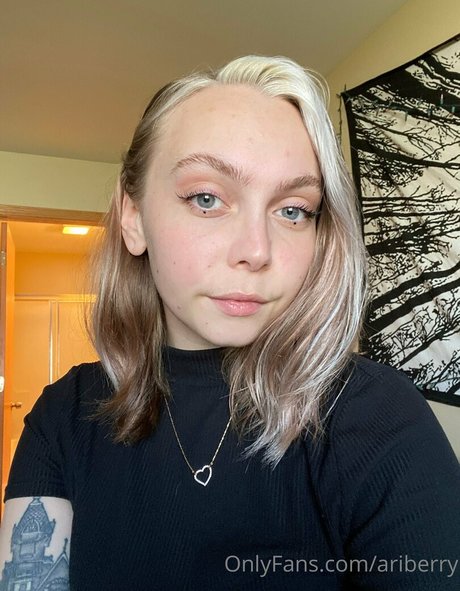 ariberry modèles nus galeries