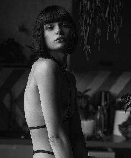 Marie Grippon actrice érotique images