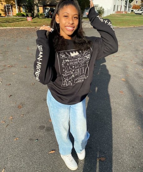 Elyse Rey modèle joli des photos