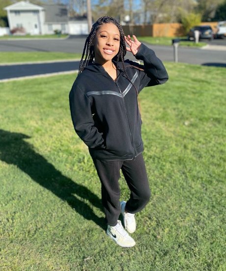 Elyse Rey star du sexe des photos