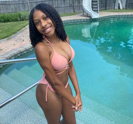 Elyse Rey star du porno gratuite image