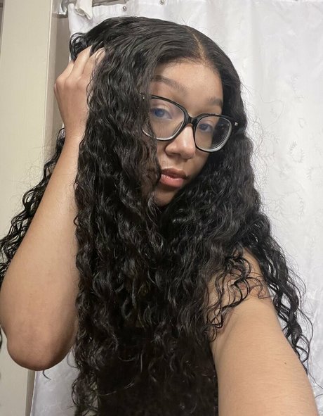 Caileneasely modèle sympa image