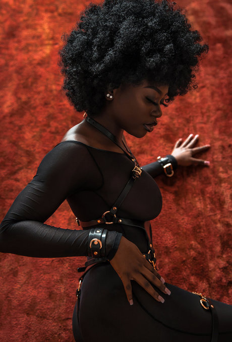 Yanjusofine actrice exclusive photos