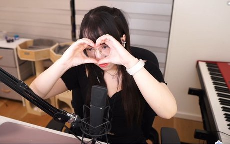 lolnatsumiii modèle artistique des photos