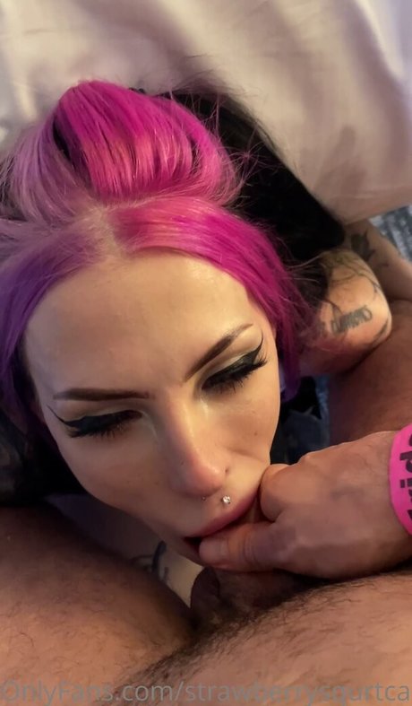 Strawberrysquirtcake modèle parfait photos