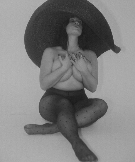 Paige Mary Grace modèle pornographique des photos