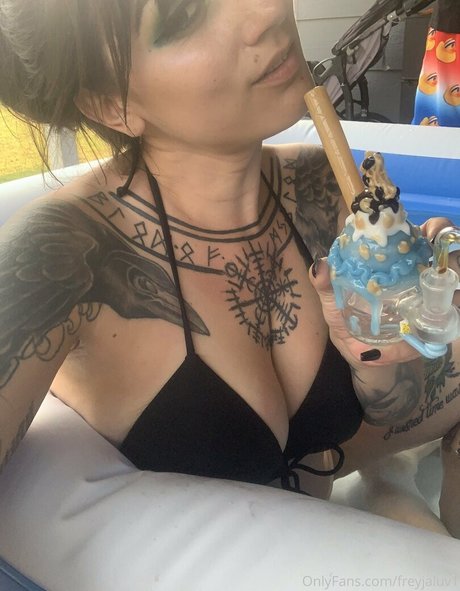 freyjaluv1 actrice pornographique photo