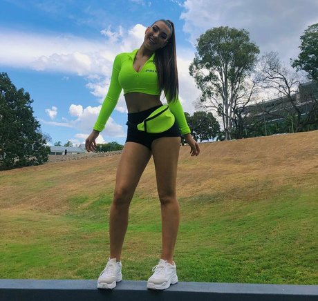 Molly Shield star du porno nue photo