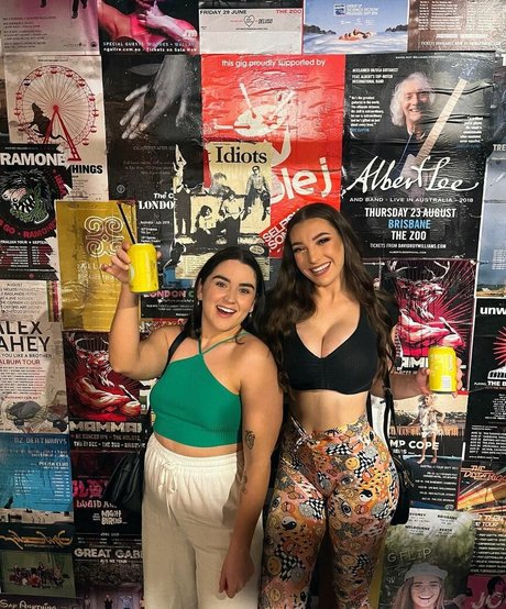 Molly Shield étoile chaude photo