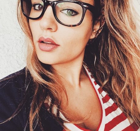 Acronopia star érotique photos