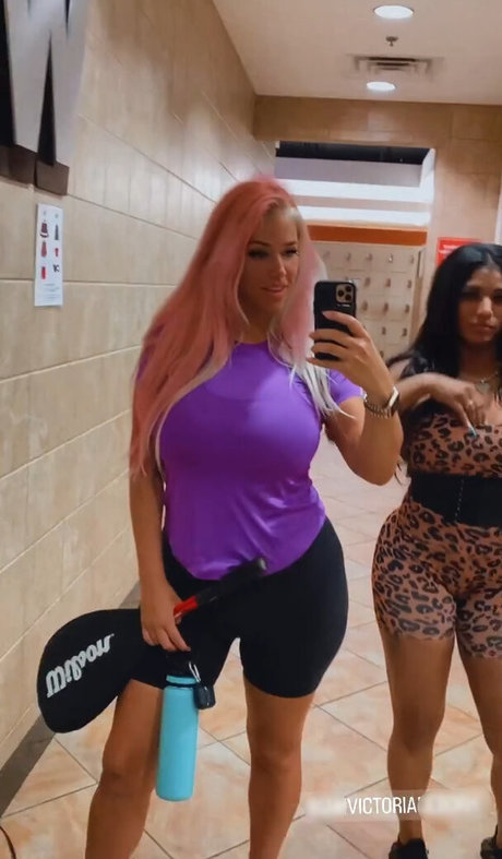 Nicolle A nus de stars du porno photos