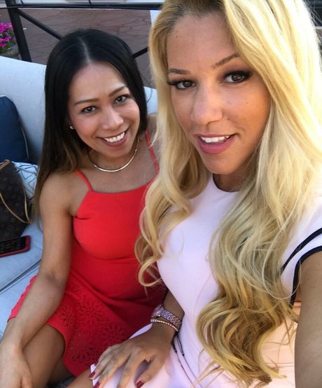 Nicolle A art modèle photos